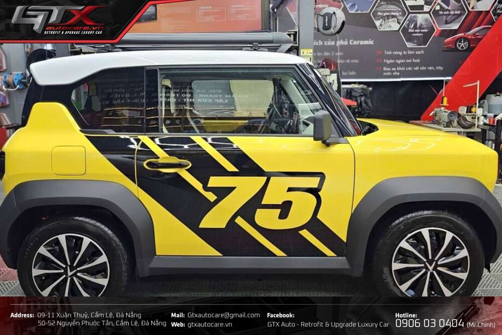 Dán tem, logo hoặc các chi tiết nhỏ trên xe