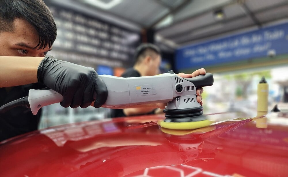 Đánh bóng hiệu chỉnh bề mặt sơn bằng máy
