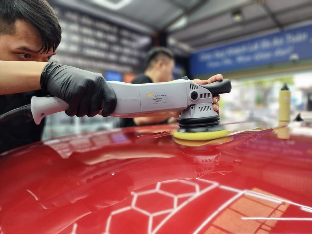 Đánh bóng hiệu chỉnh bề mặt sơn xe ô tô