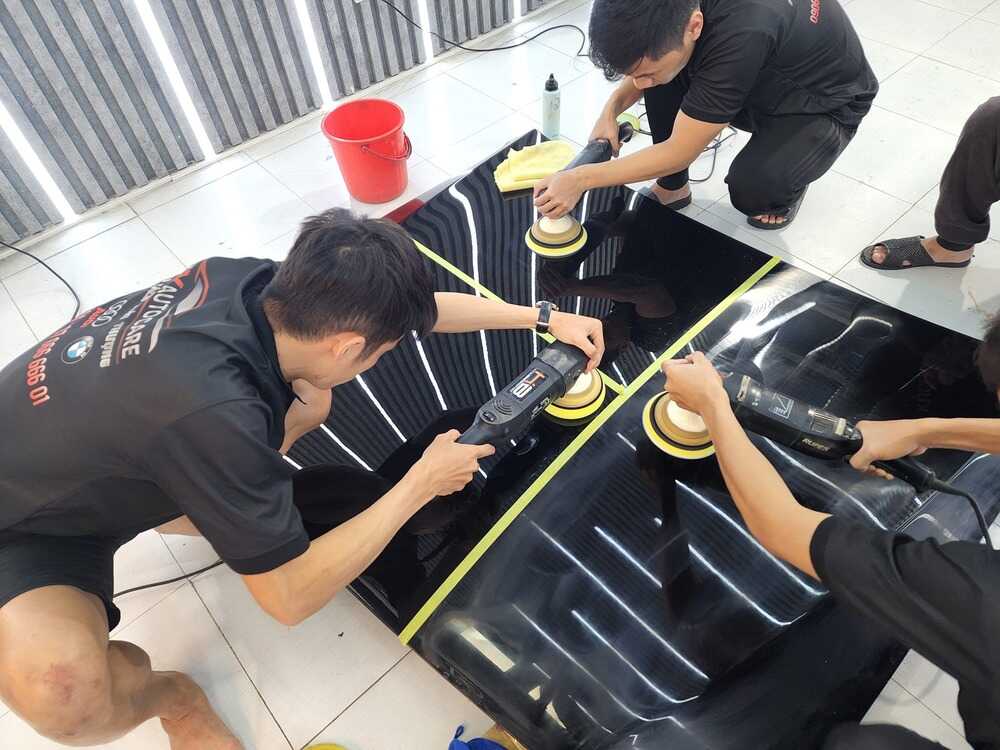 Đánh bóng xe ô tô