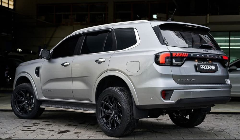 Đèn hậu Ford Everest nâng tầm đẳng cấp
