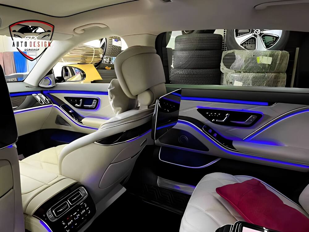 Đèn LED viền nội thất giúp xe thêm phần lung linh hơn