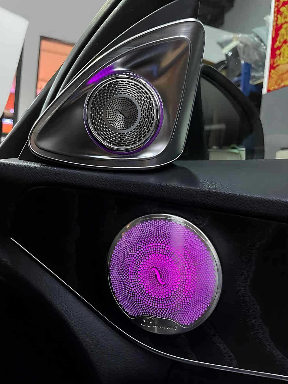 Đèn nắp loa Mercedes LED 64 màu