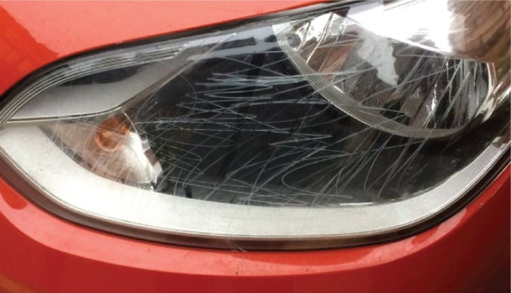 Đèn ô tô bị xước