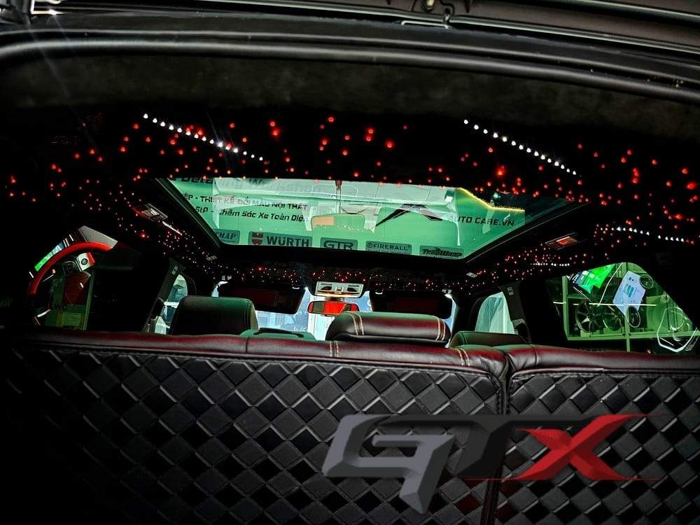 Đèn trần lắp đặt trên ô tô