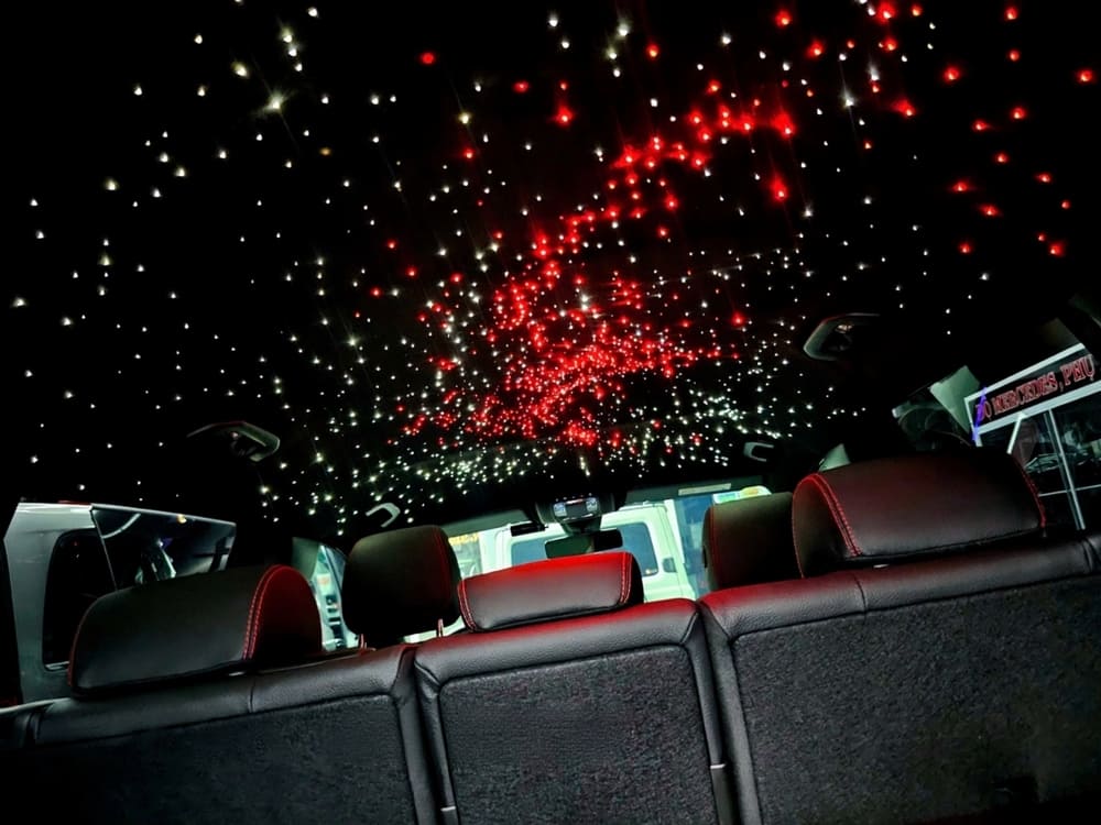 Đèn trần sao băng cho ô tô thêm phần lãng mạn