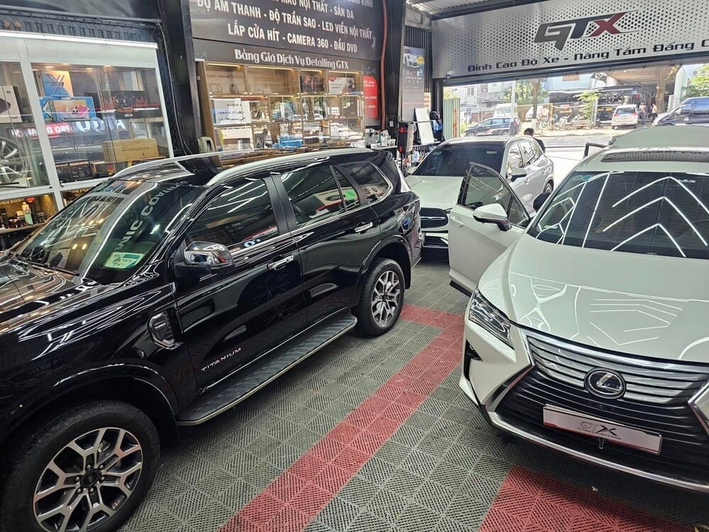 Địa chỉ dán phim cách nhiệt LLumar uy tín - GTX Auto Care