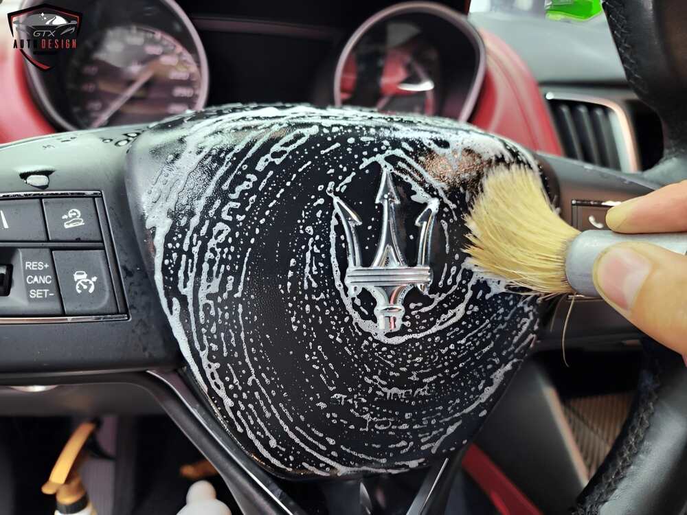 Dịch vụ vệ sinh nội thất ô tô tại GTX Auto Care Đà Nẵng