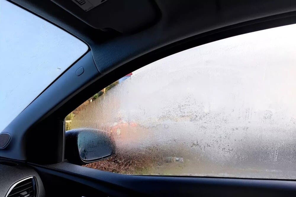 Độ ẩm cao trong khoang cabin