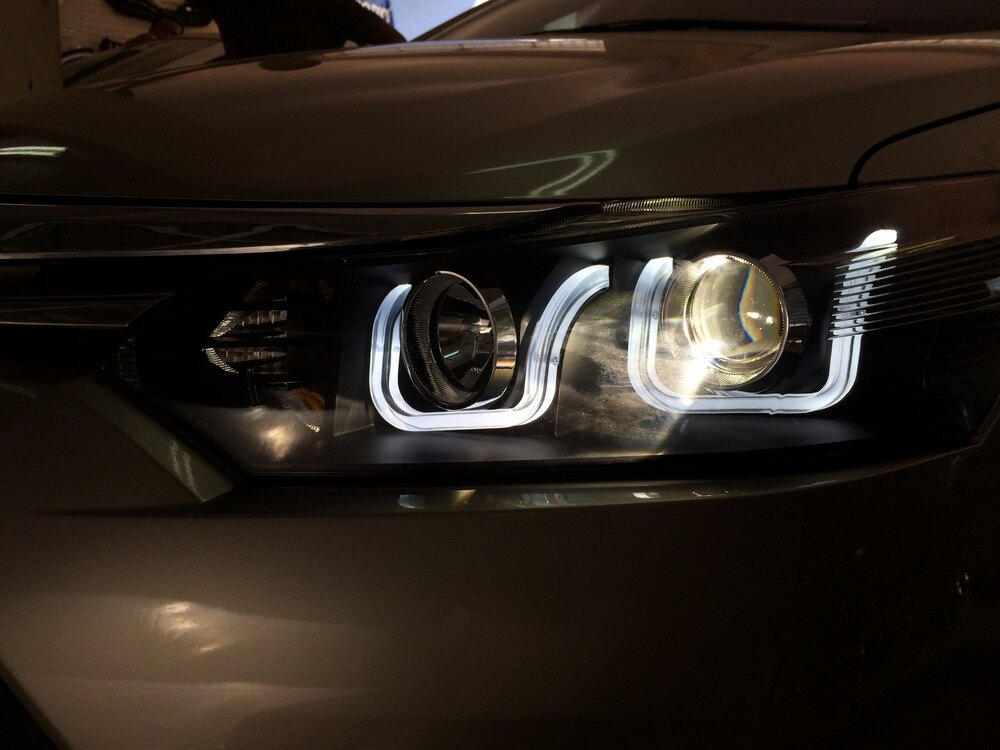 Độ đèn pha mẫu Toyota Vios 2019 mẫu BMW tăng tính thẩm mỹ xe