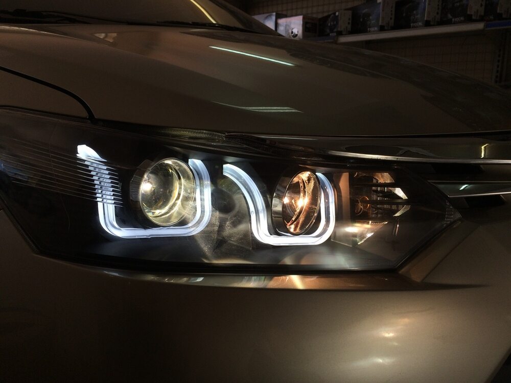 Độ đèn pha mẫu Toyota Vios 2019 mẫu BMW 