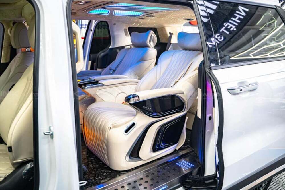 Độ ghế Limousine cho Kia Carnival 