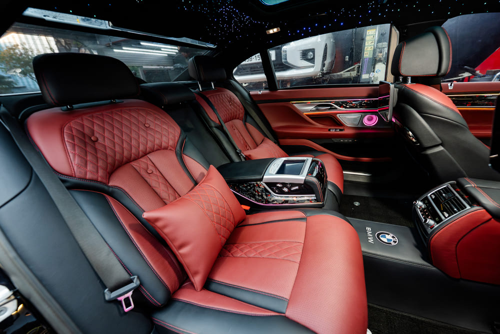Độ ghế limousine cho xe BMW 730
