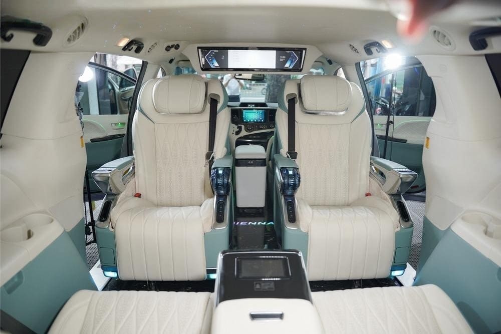 Độ ghế Limousine Crystal 4.0 Pro cho Toyota Sienna 