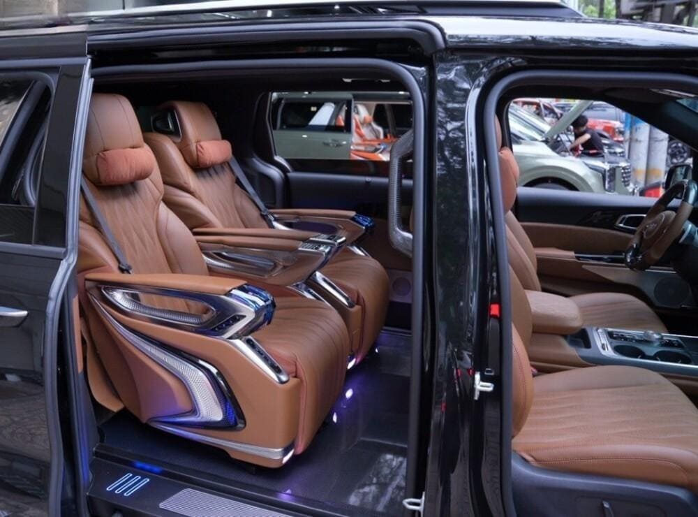 Độ ghế Limousine Hongyi Crystal 4.0 cho dòng xe KIA CARNIVAL 