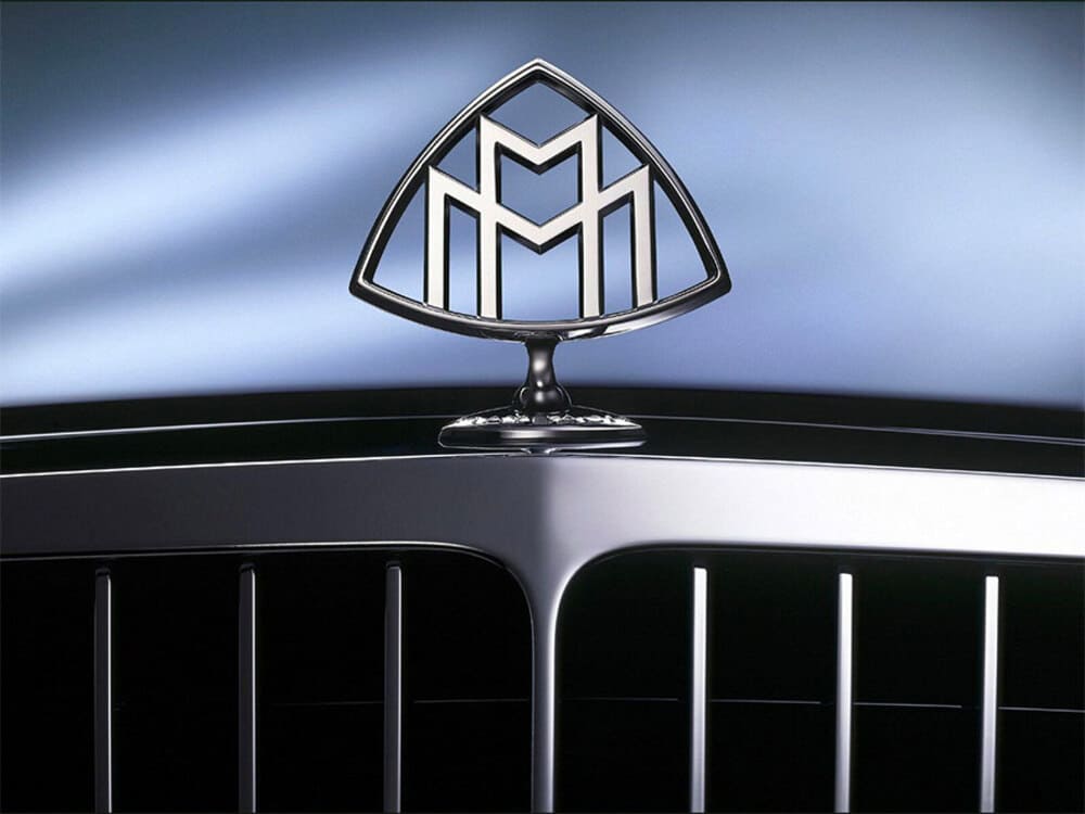 Độ logo Mercedes lên Maybach giúp xe trông sang trọng hơn