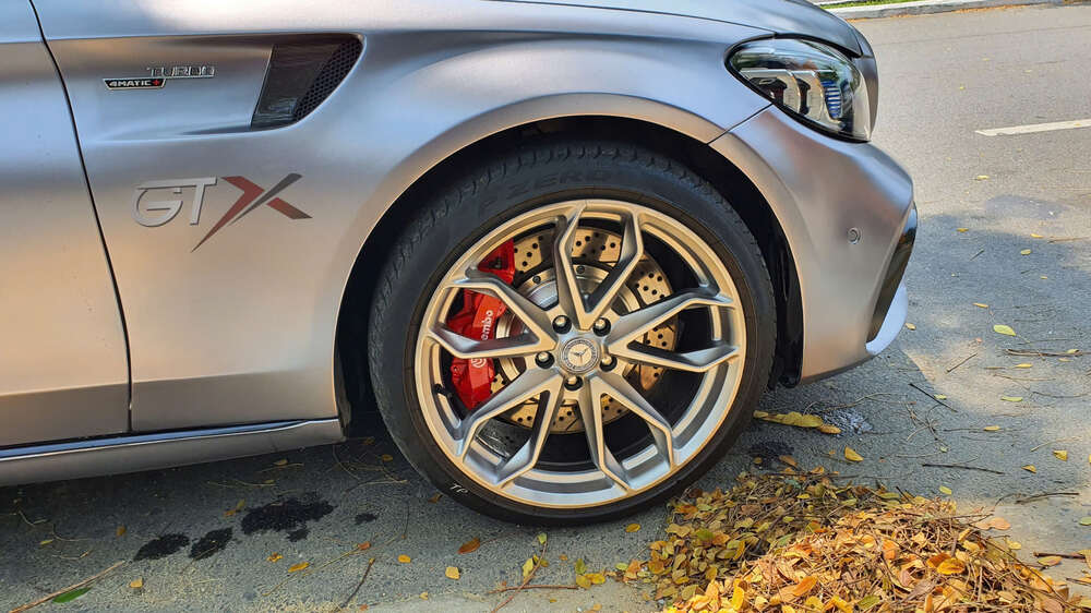 Độ má phanh mercedes