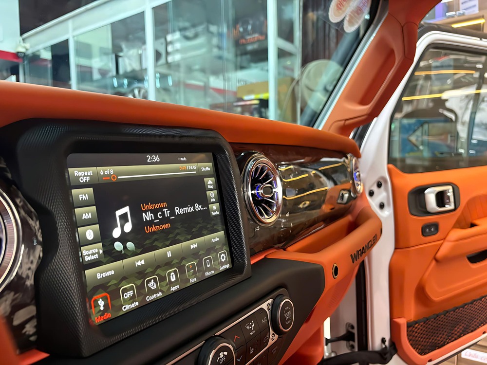 Độ nội thất cho xe Jeep Wrangler