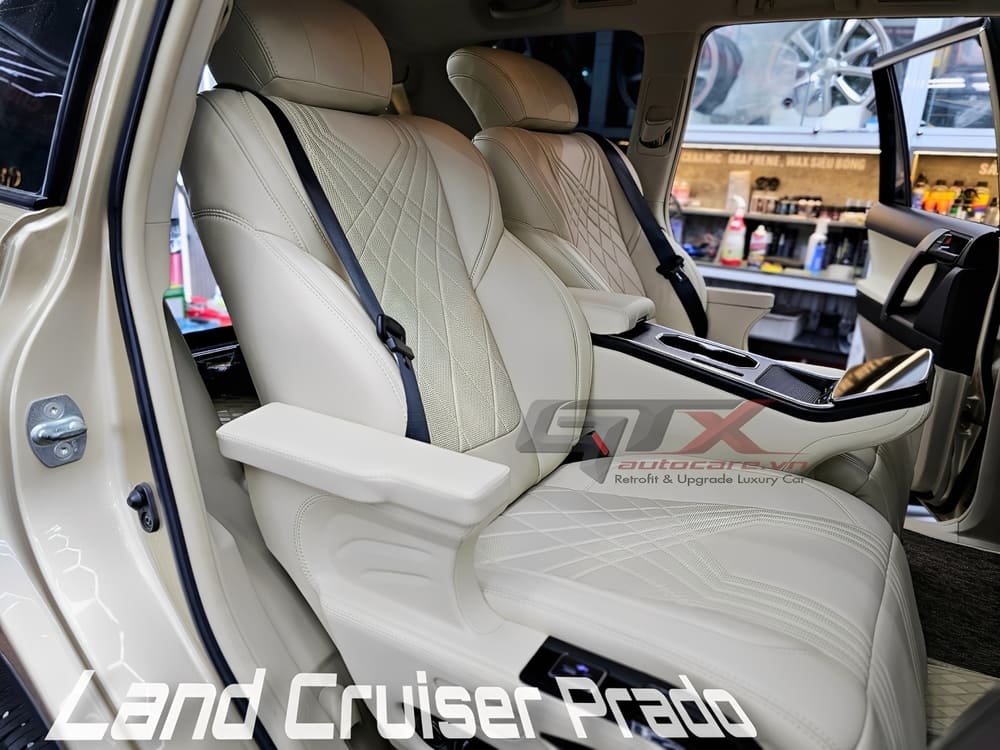 Độ phom ghế thể thao kết hợp hoa văn