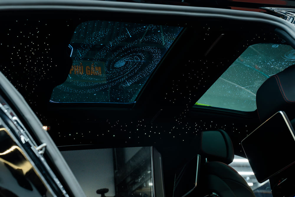 Độ trần sao sang trọng cho xe