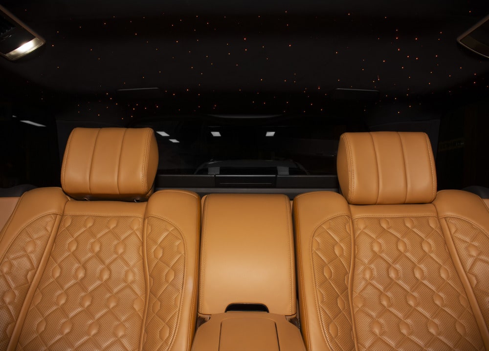 Độ trần sao và đổi màu nội thất cho xe Land Rover