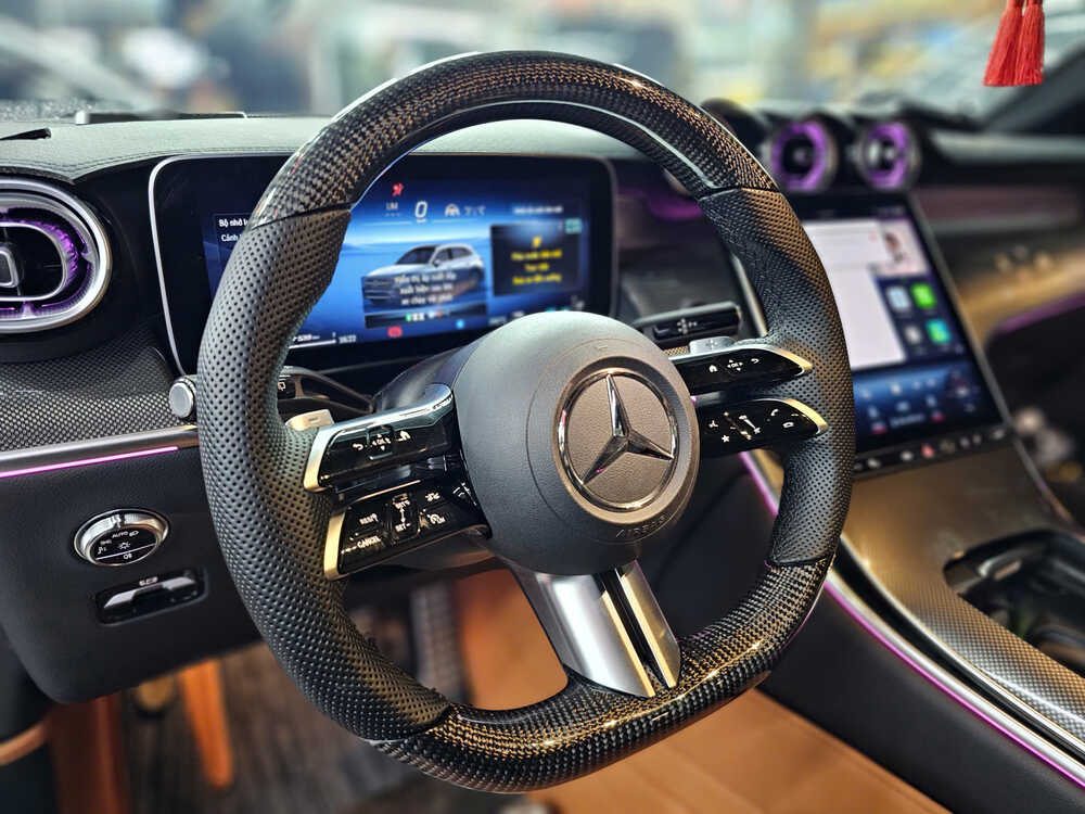 Độ vô lăng carbon cho  xe mercedes