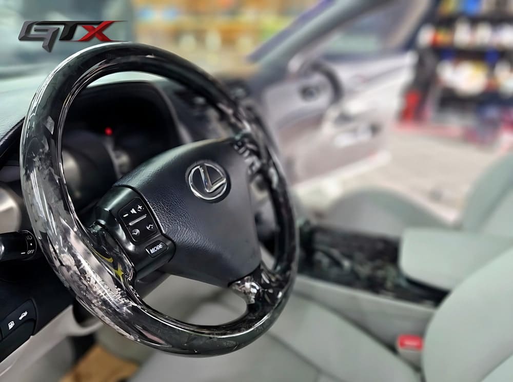 Độ vô lăng carbon cho xe Lexus