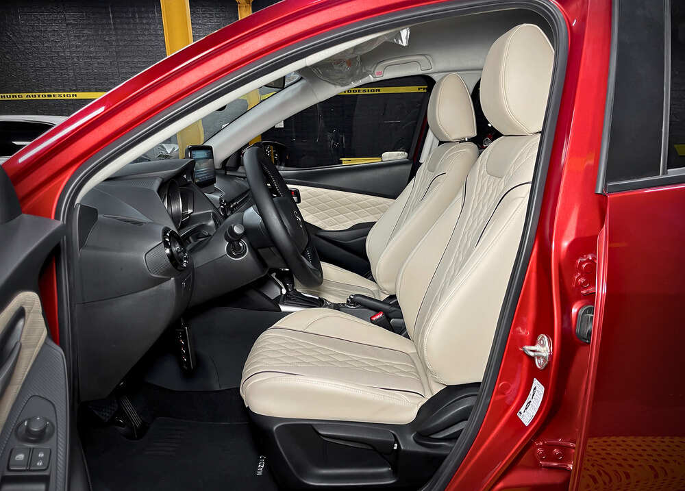 Đổi màu nội thất cho xe Mazda 2