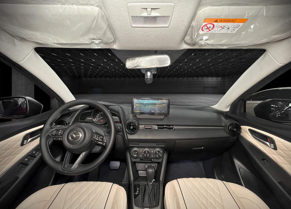 Đổi màu nội thất sang trọng cho Mazda 2