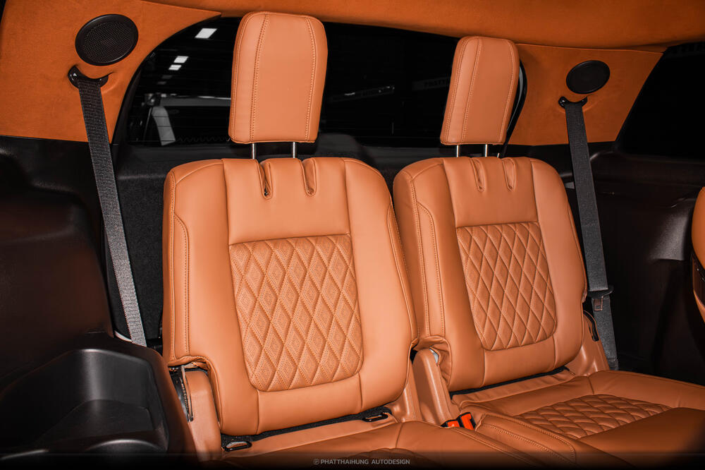 Đổi màu nội thất từng chi tiết xe Ford Explorer