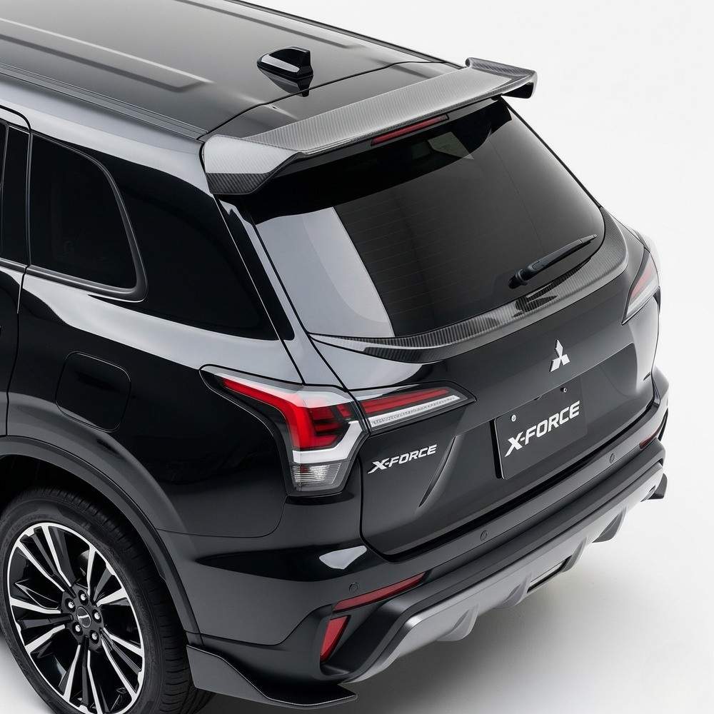 Đuôi gió Mitsubishi X‑Force vân carbon