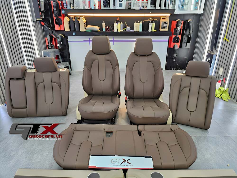 Ghế da được bọc theo from và được căn chỉnh tỉ mì