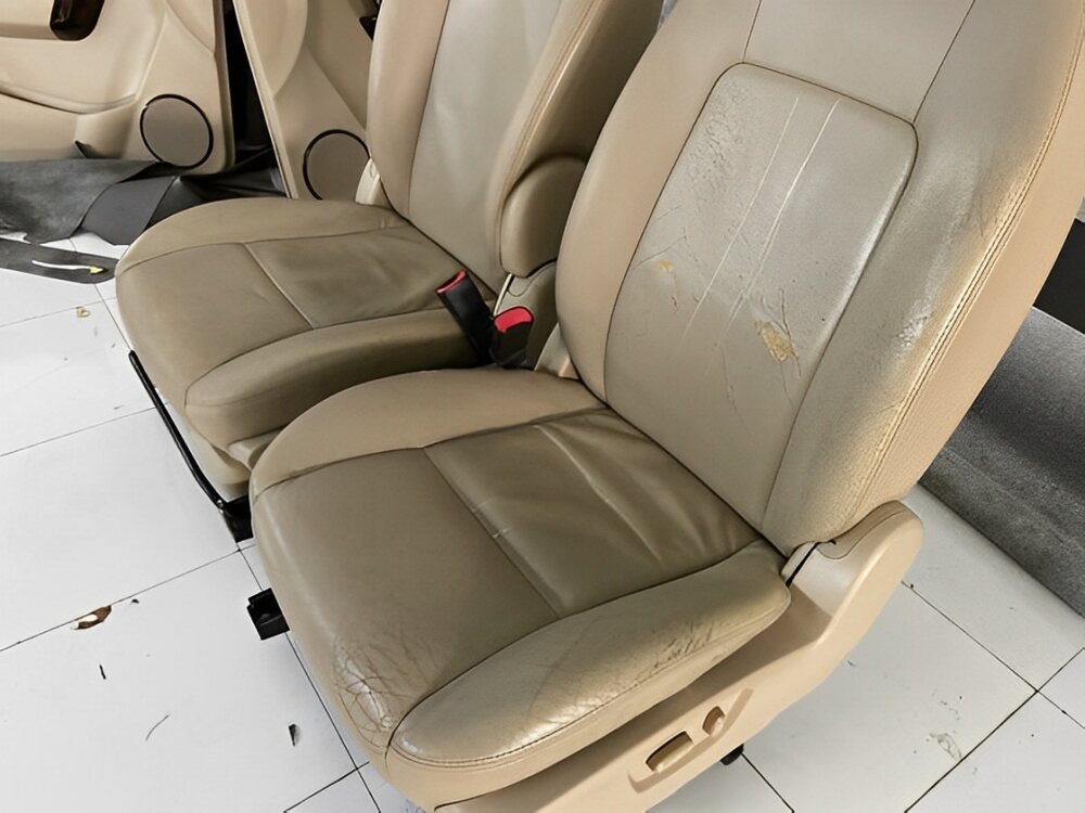 Ghế da ô tô xuống cấp