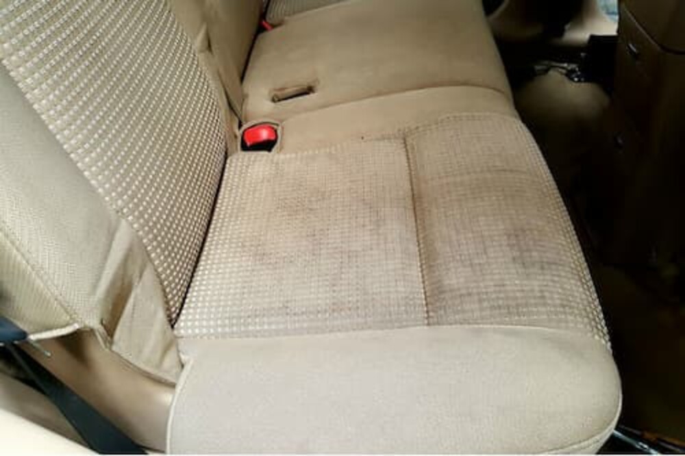 Ghế nỉ ô tô bám bẩn