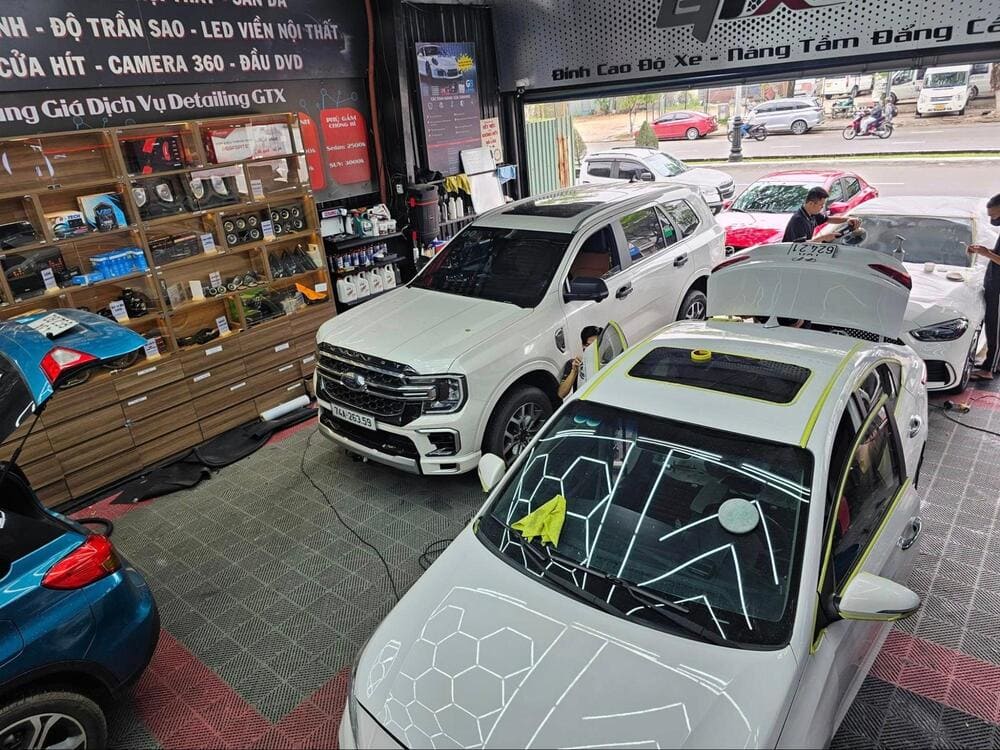 Giá nâng cấp đèn hậu Ford Everest hiện nay