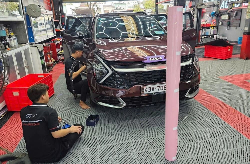 GTX Auto Care chuyên các dịch vụ đổi màu Decal 