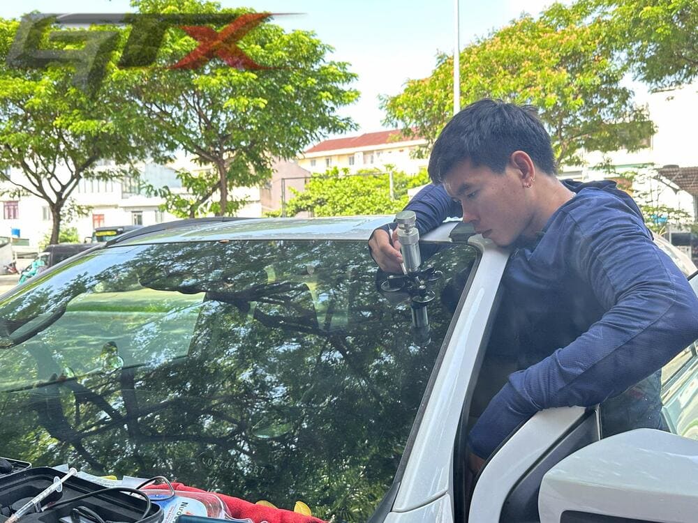 Hàn kính lái ô tô