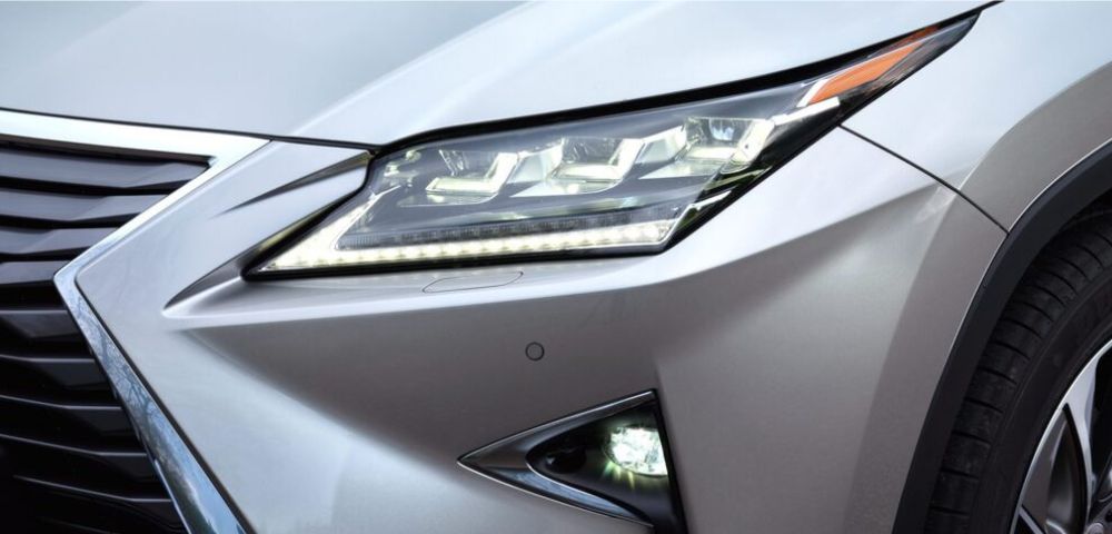 Hệ thống đèn chiếu sáng nguyên bản của xe Lexus