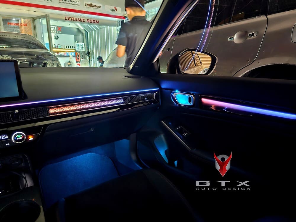 Hệ thống đèn nội thất giúp khoang xe Genesis thêm phần nổi bật