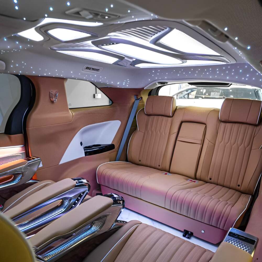 Hình ảnh xe limousine sau khi lắp đặt đèn trần tàu vũ trụ và đèn trần cánh bướm tại GTX Auto Care