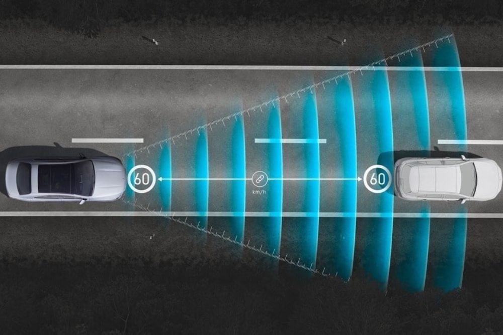 Hỗ trợ giữ khoảng cách Distronic