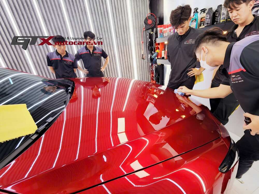 Học viên thực hành trực tiếp tại xưởng