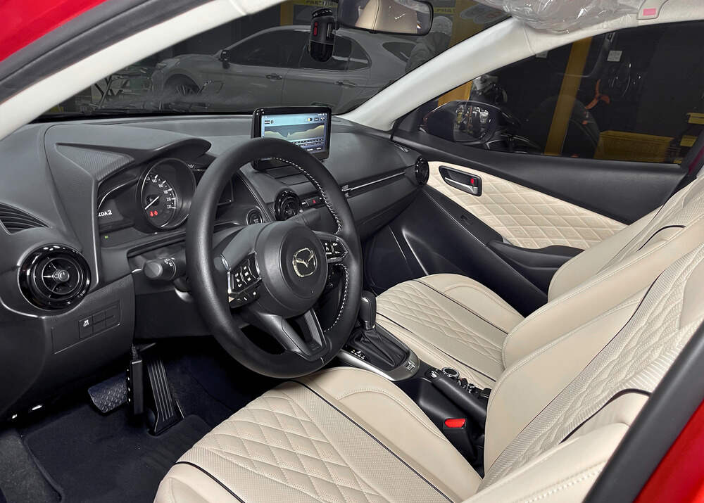 Khâu vô lăng cho xe Mazda 2