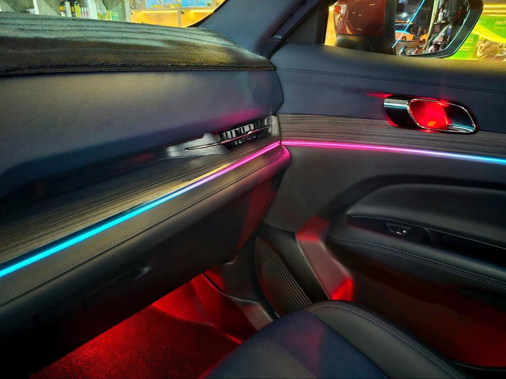 Không gian nội thất Range Rover sau khi lắp ambient lighting