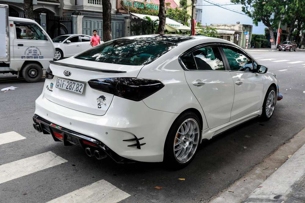 Kia K3 độ body kit với chất liệu nhựa PP chống chịu lực tốt