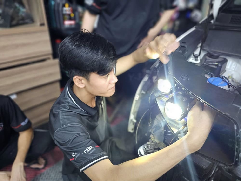 Kiểm tra hệ thống đèn thường xuyên