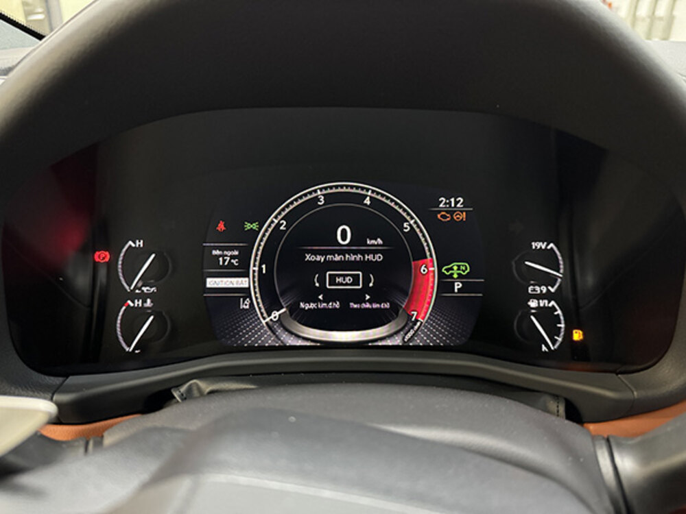 Kiểm tra xe có trang bị sẵn màn hình HUD hiển thị kính lái không?