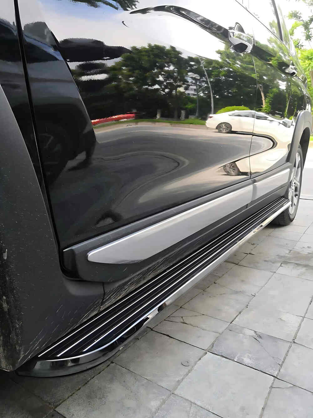 Lắp bệ bước chân cho xe Xpander