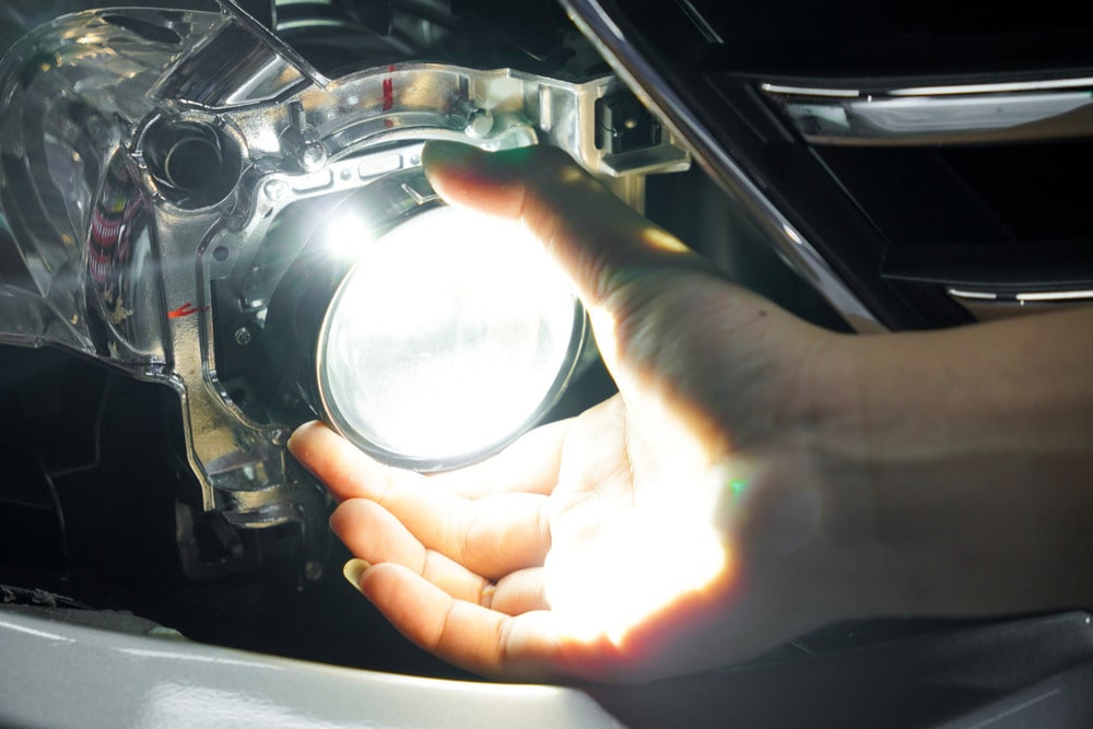 Lắp đặt bi cầu LED Laser cho ô tô dễ dàng