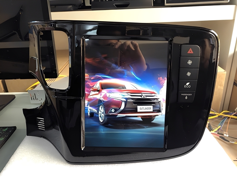 Lắp đặt màn hình Tesla cho xe Outlander